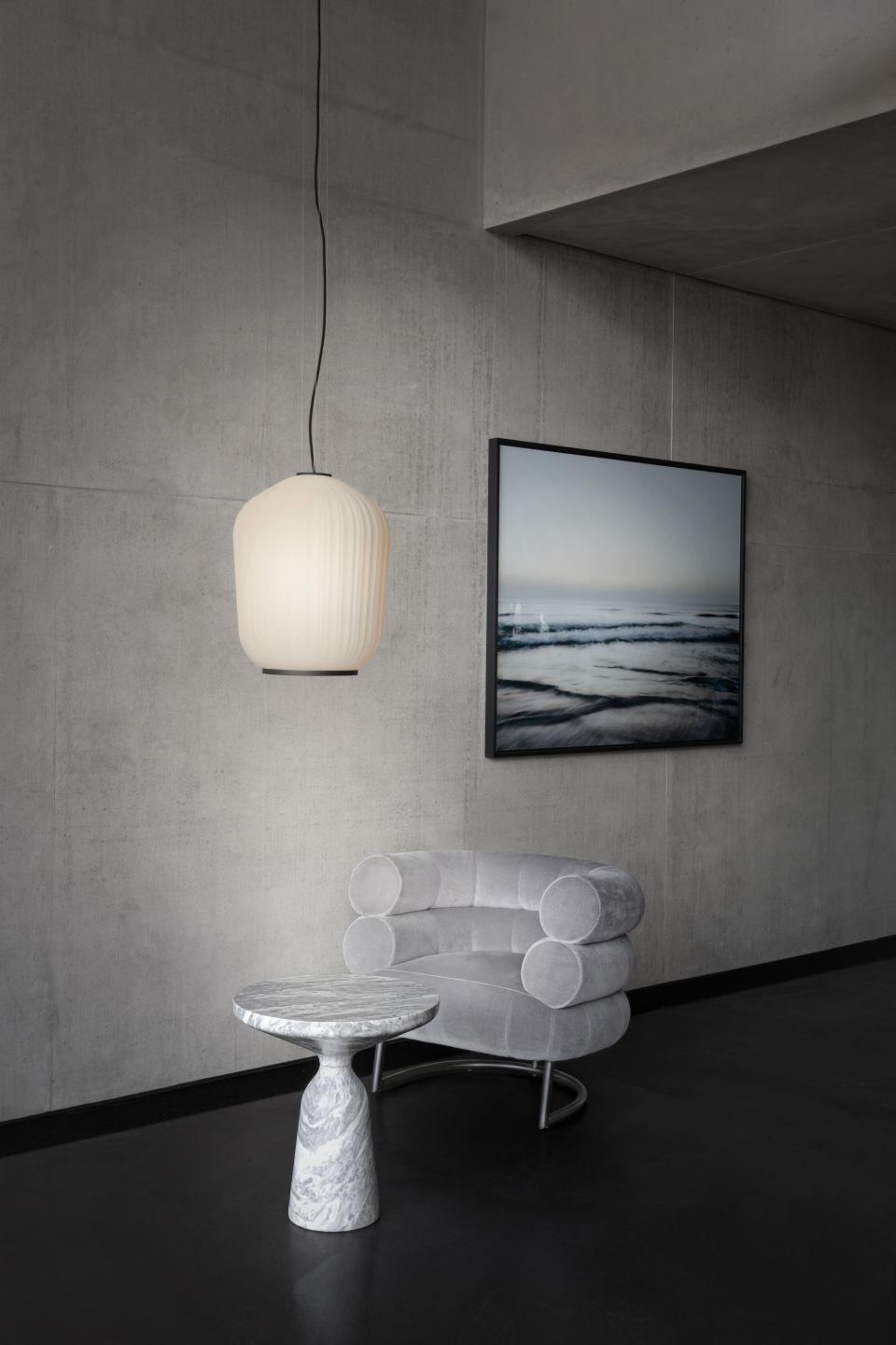 ClassiCon-bell-side-table-marble-plissee-pendant-lamp-bibendum-armchair-photo-breidt.jpg