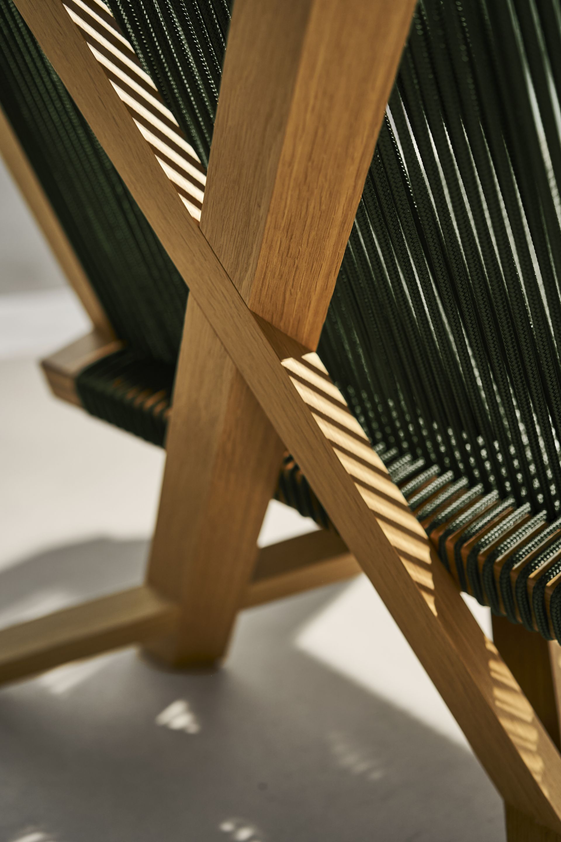 ClassiCon-volkshaus-lounge-chair-oak-back-detail-photo-hassos.jpg