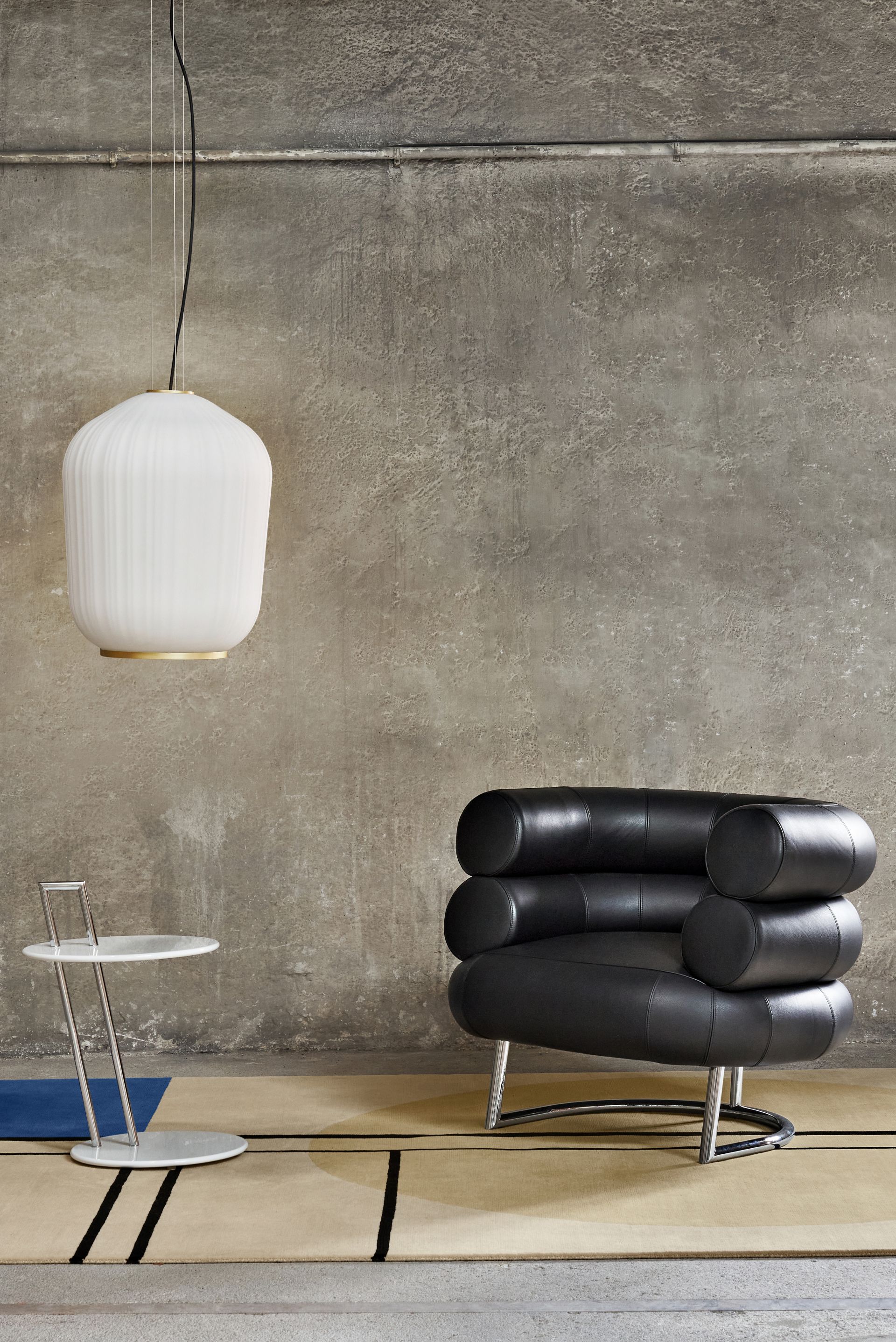 ClassiCon-de-stijl-rug-occasional-table-plissee-pendant-lamp-bibendum-armchair-photo-hassos.jpg