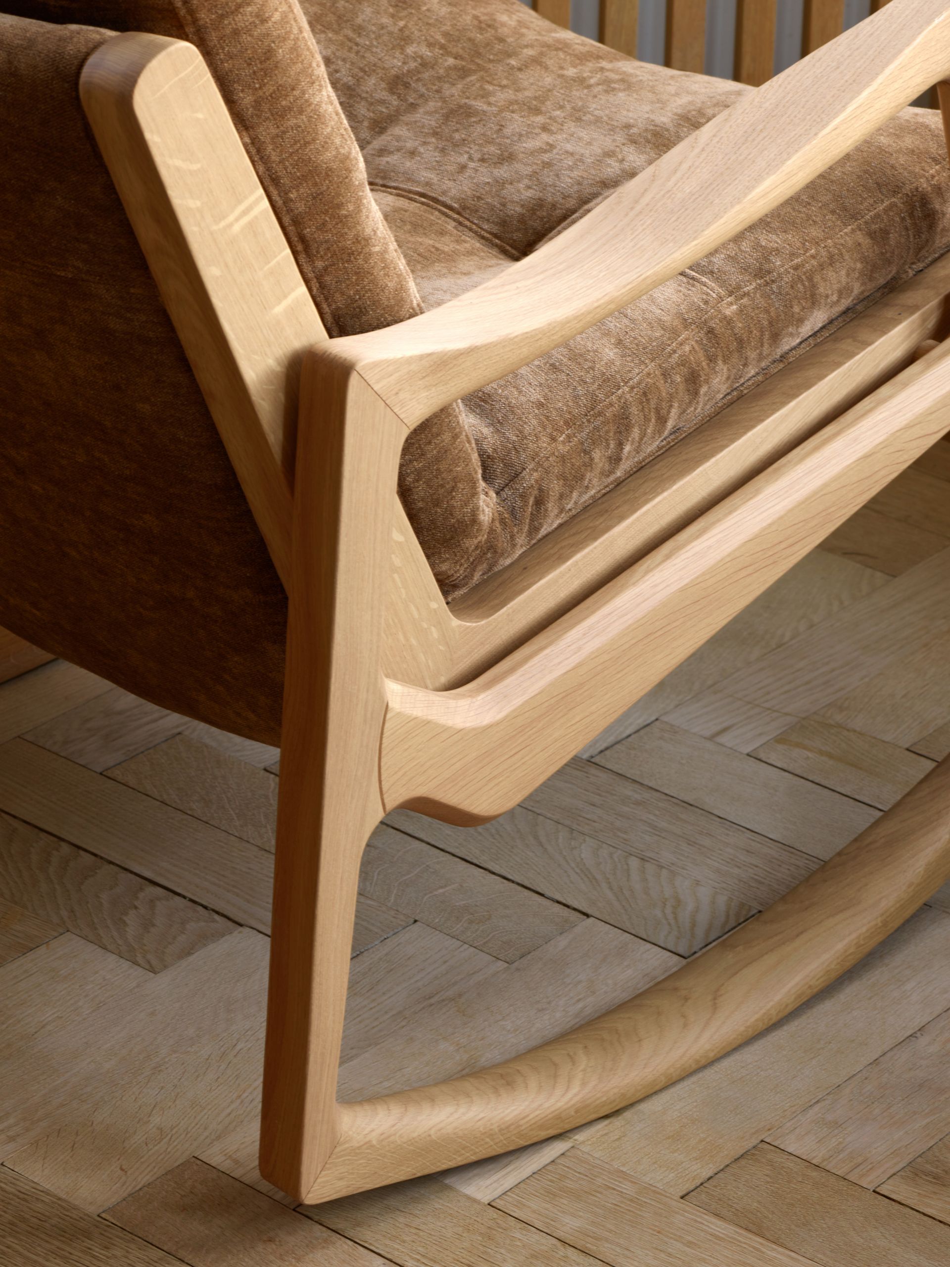 ClassiCon-euvira-rocking-chair-detail-photo-kellermann_3x.jpg