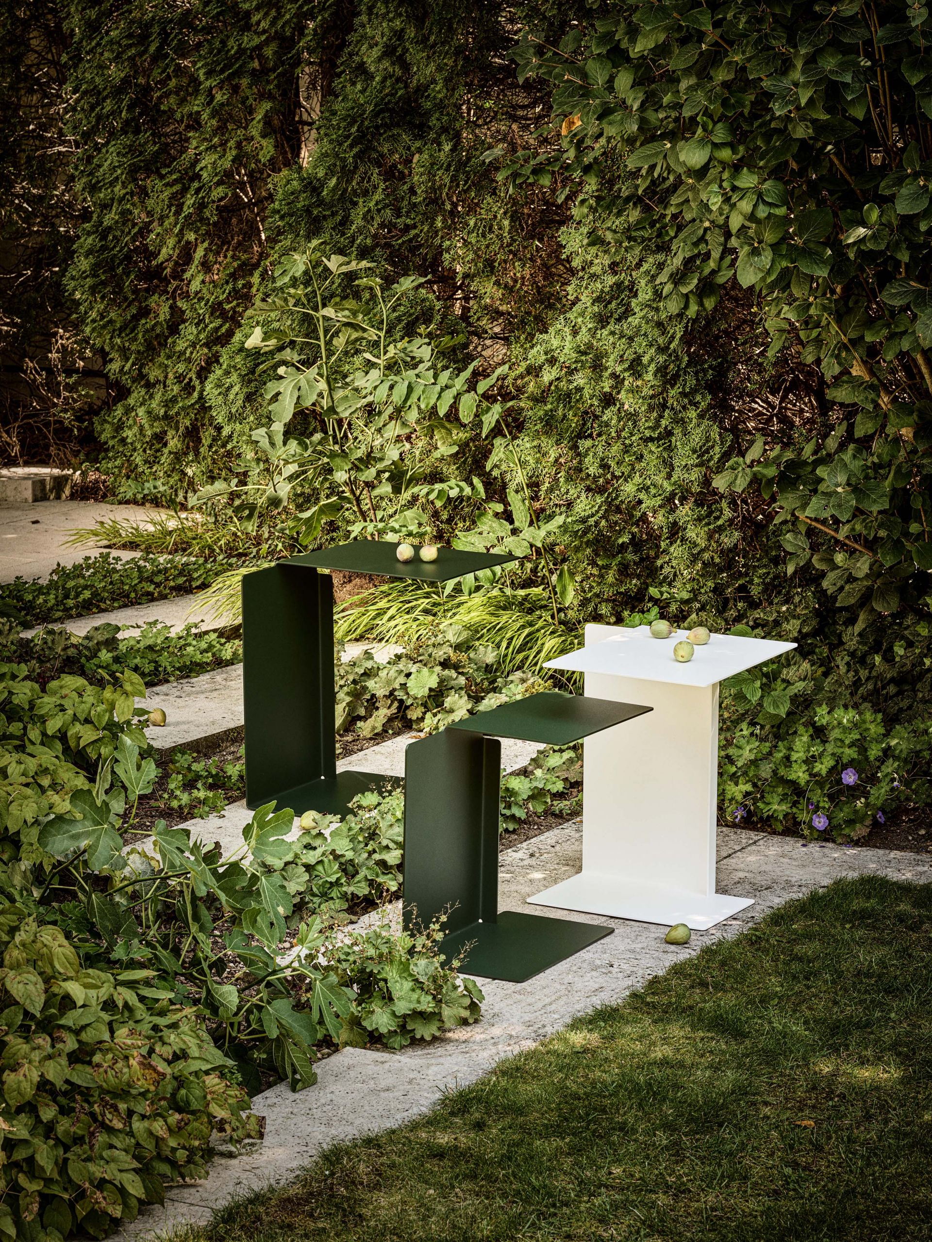 ClassiCon-outdoor-diana-side-table-b-a-green-white-photo-frinzel.jpg